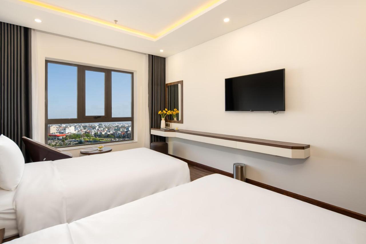 Tan Phuong Nam & 3*