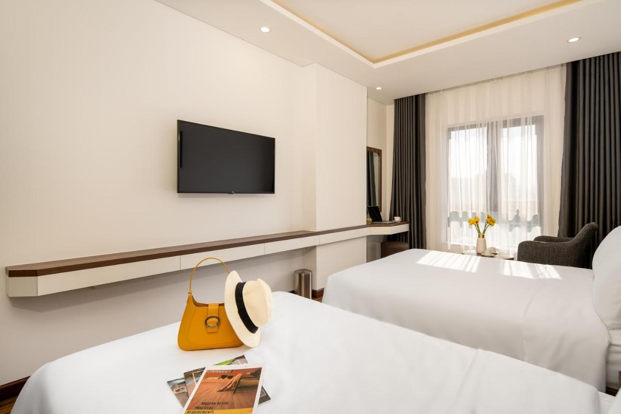 Tan Phuong Nam & 3*