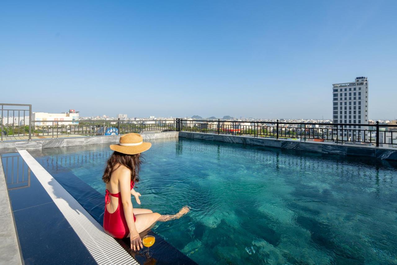 Tan Phuong Nam & Hotel