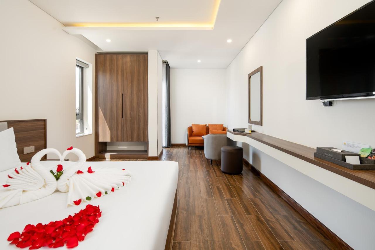 Tan Phuong Nam & 3*
